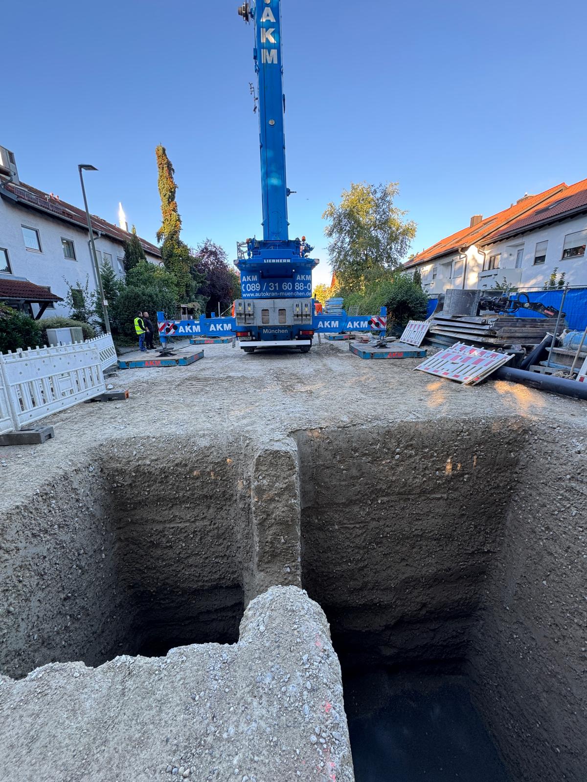 Aufstellen Kran – Standsichere Baugrube, Schächte setzen